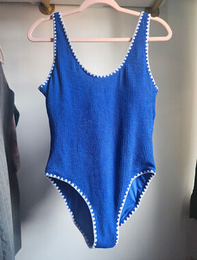Betsey Johnson Ribbed Blue/White Scalloped Textured One Piece Swimsuit M NWOT
